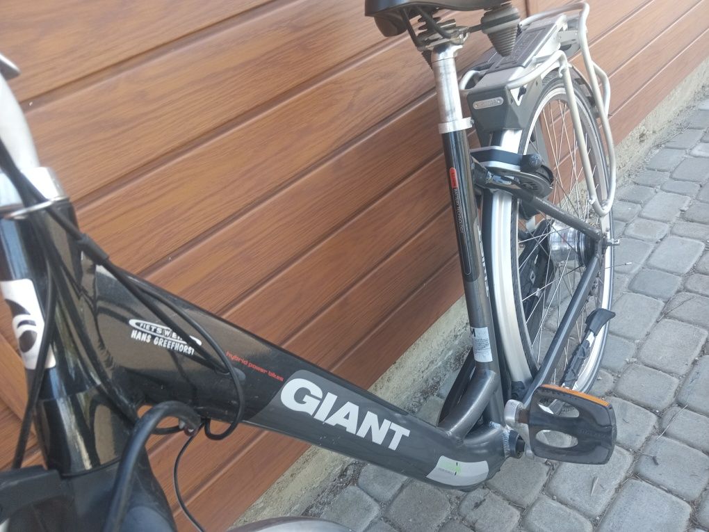 Продам електровелосипед GIANT 7 планетарок.