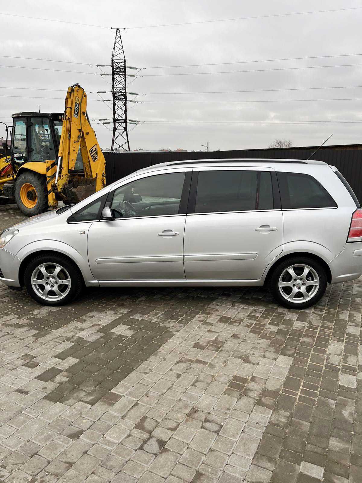 Свежепригнанная Opel Zafira 7 мест 1.8 газ/бензин 2007 год