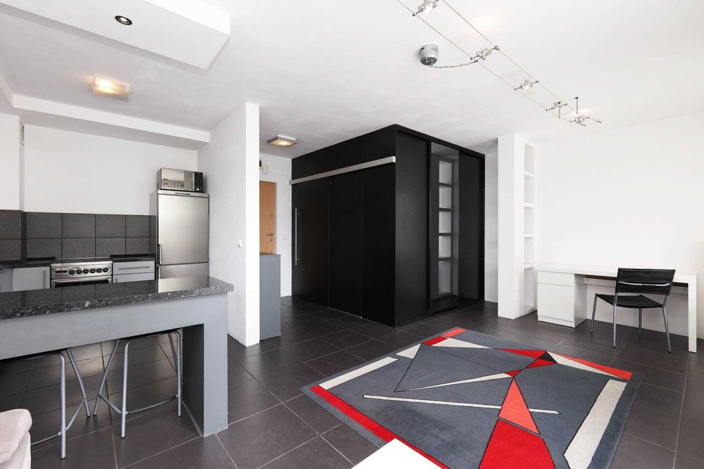 Piękne studio z balkonem i garażem blisko linii szybkiego tramwaju