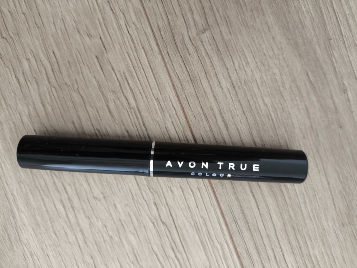 Fioletowa szminka Avon