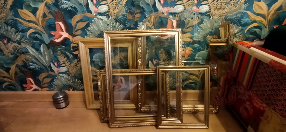 Ramki drewniane oprawione szkłem