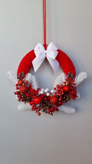 Новорічний декор на двері. Різдвяний віночок.