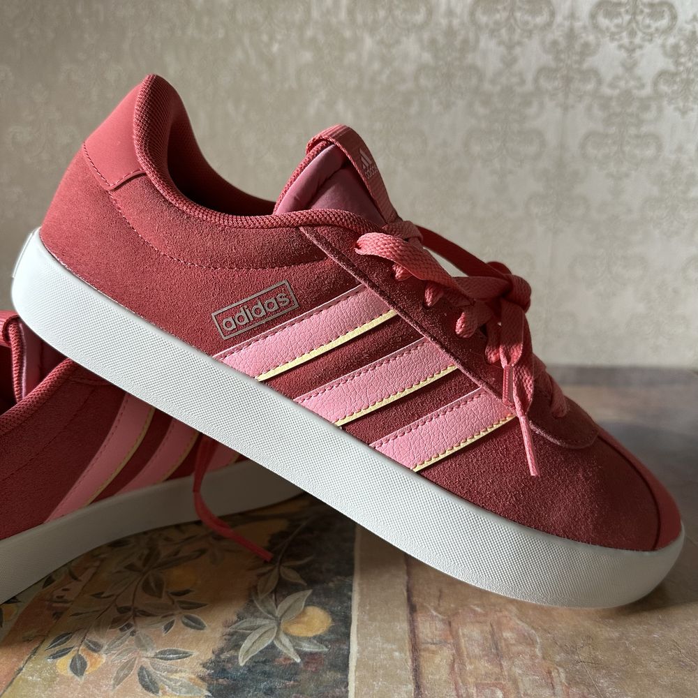 adidas. Жіночі кеди. Оригінал. Нові. Шкіра. Розмір 41.1/3 ; 37.1/3