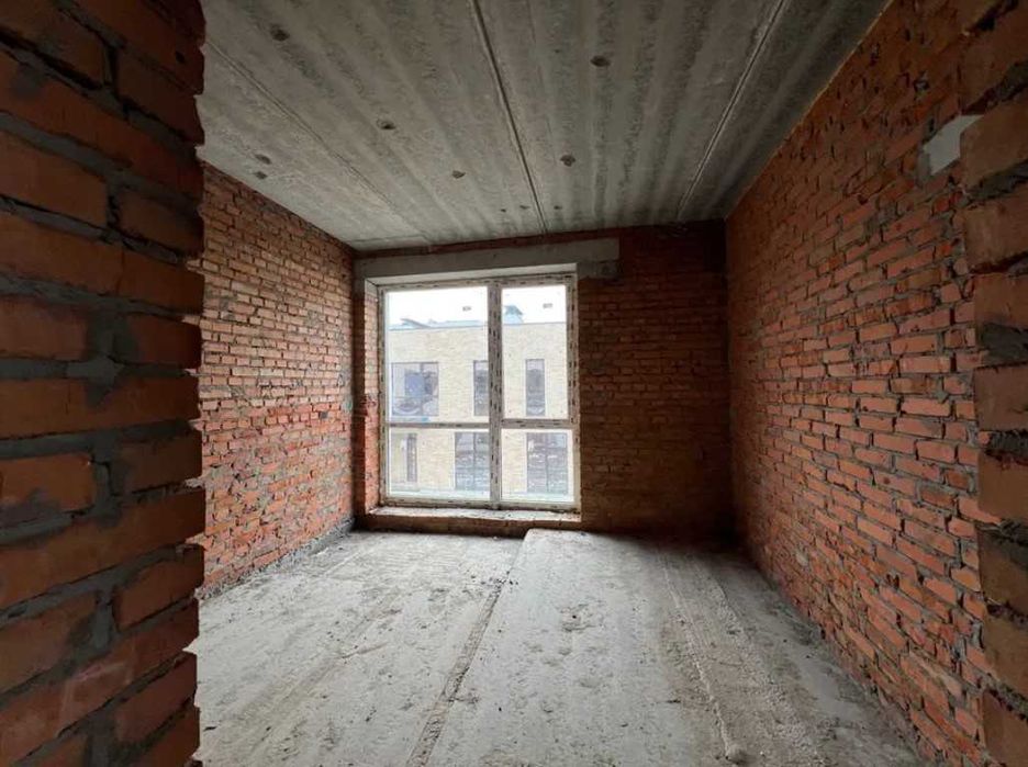 Продам з наповненням 4х к. таунхаус 104 кв.м. з власним підвалом.