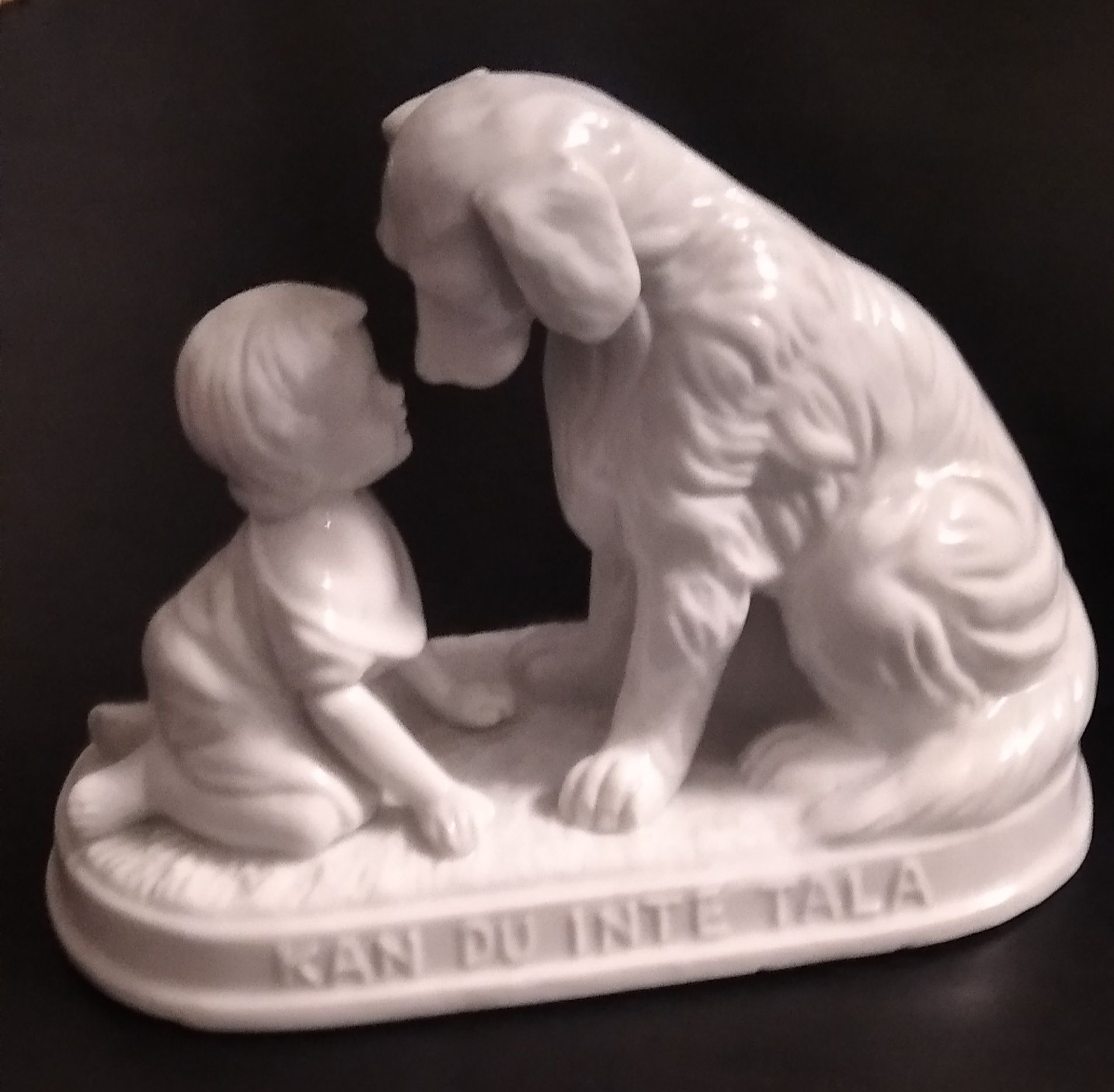 Antyczny szwedzki plaster pies i figurka dziecka "Kan du Inte Tala"