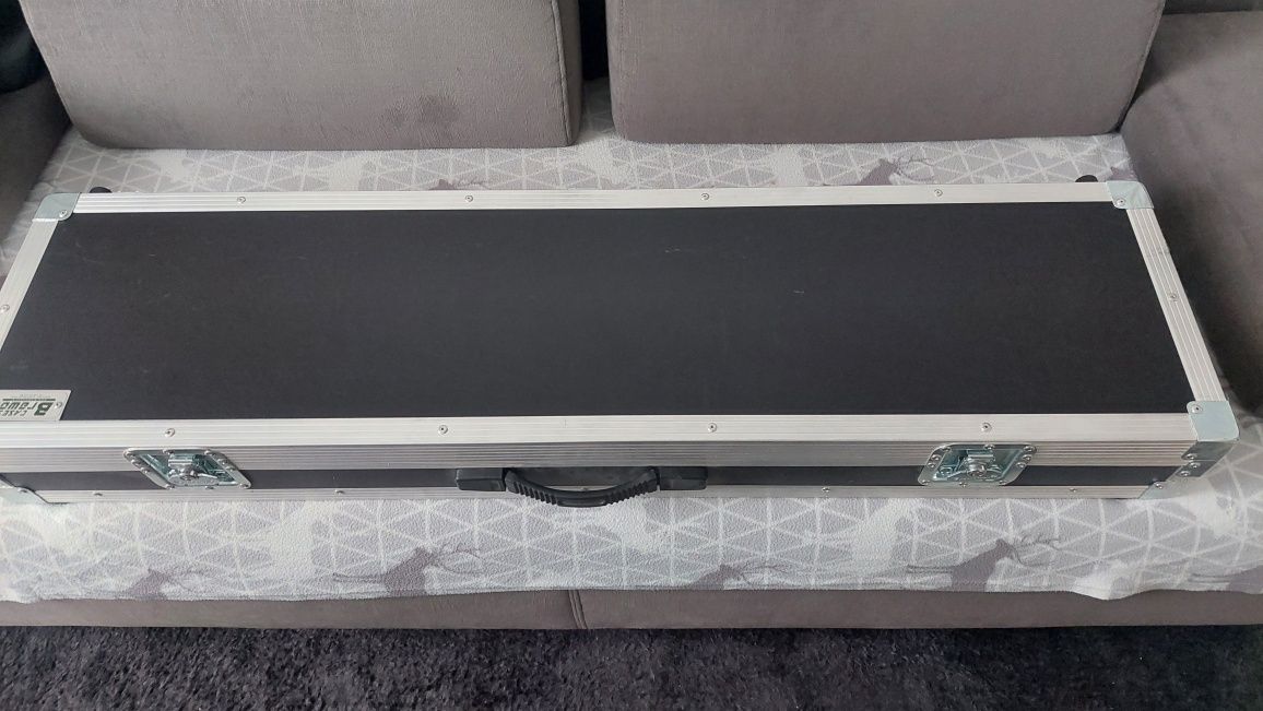 Roland AX Edge biały z futerałem