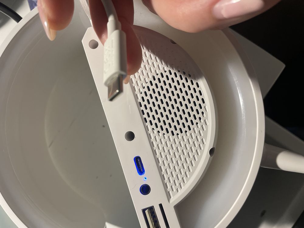 Led wireless charging speaker