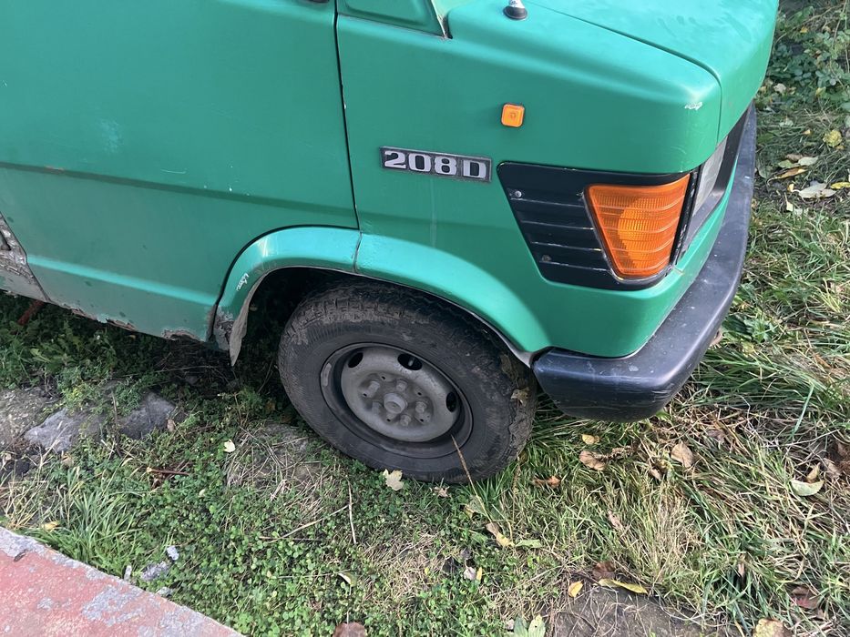 Продається надійне авто Mersedes D208 T1