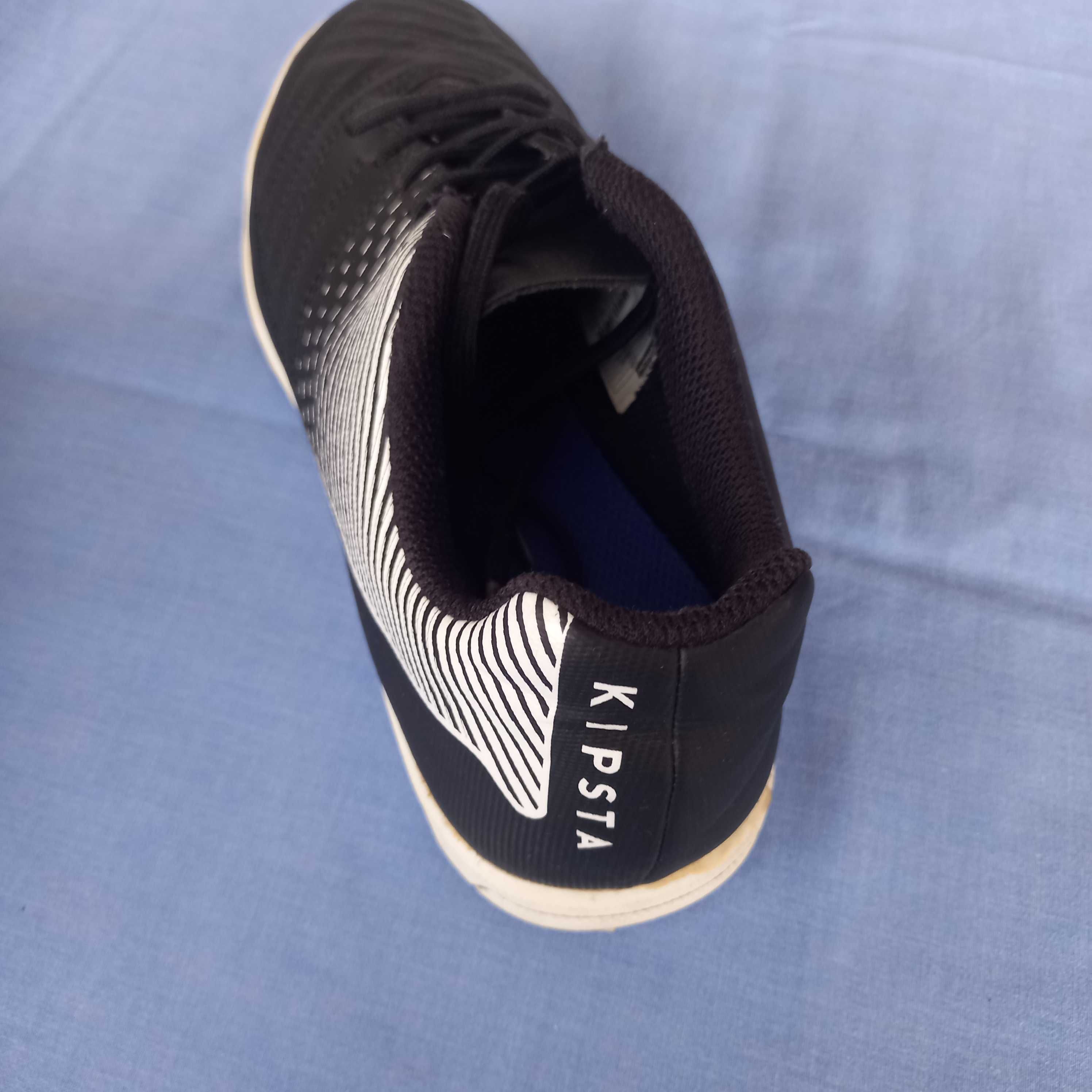 Buty sportowe - halówki firmy nike i kipsta za 45 zł.