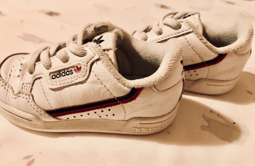 Sapatilhas Adidas T 22