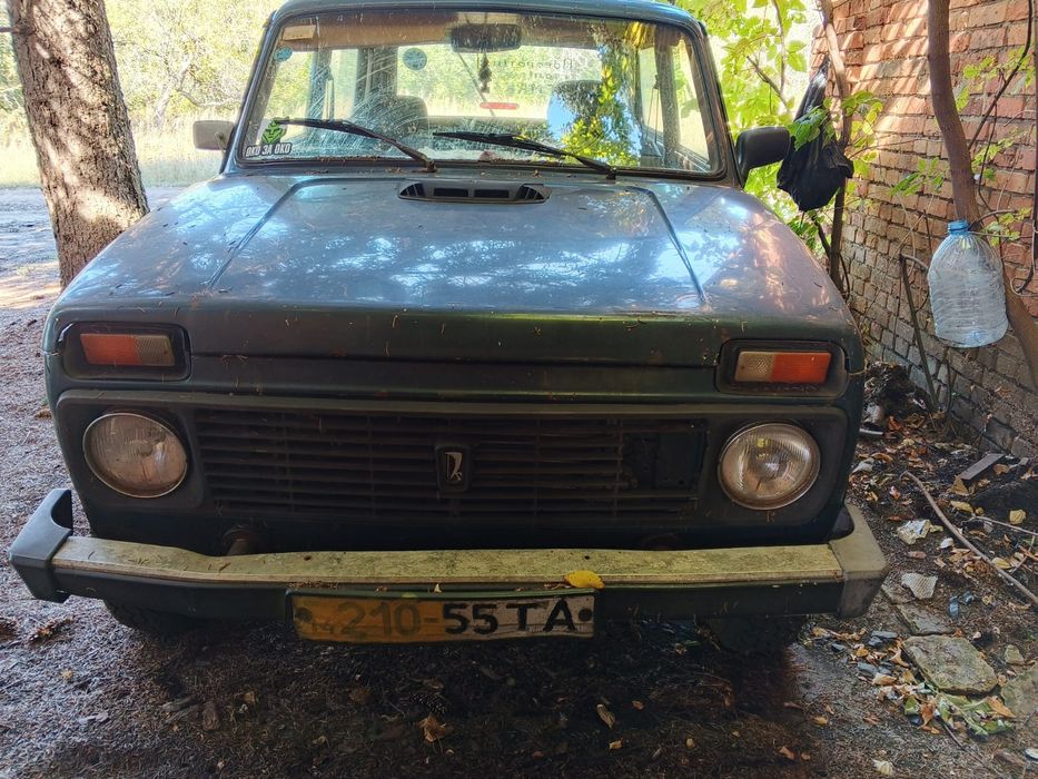 Нива ВАЗ-2121 на полном ходу