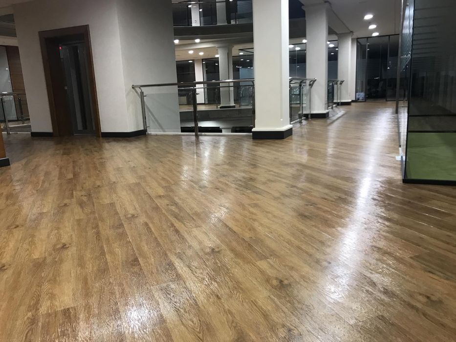 Клінінг, прибирання приміщень, миття підлоги.