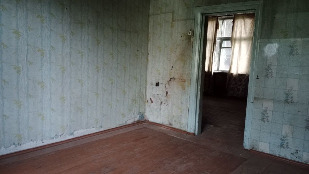 Дом без євро ремонту часть дома.