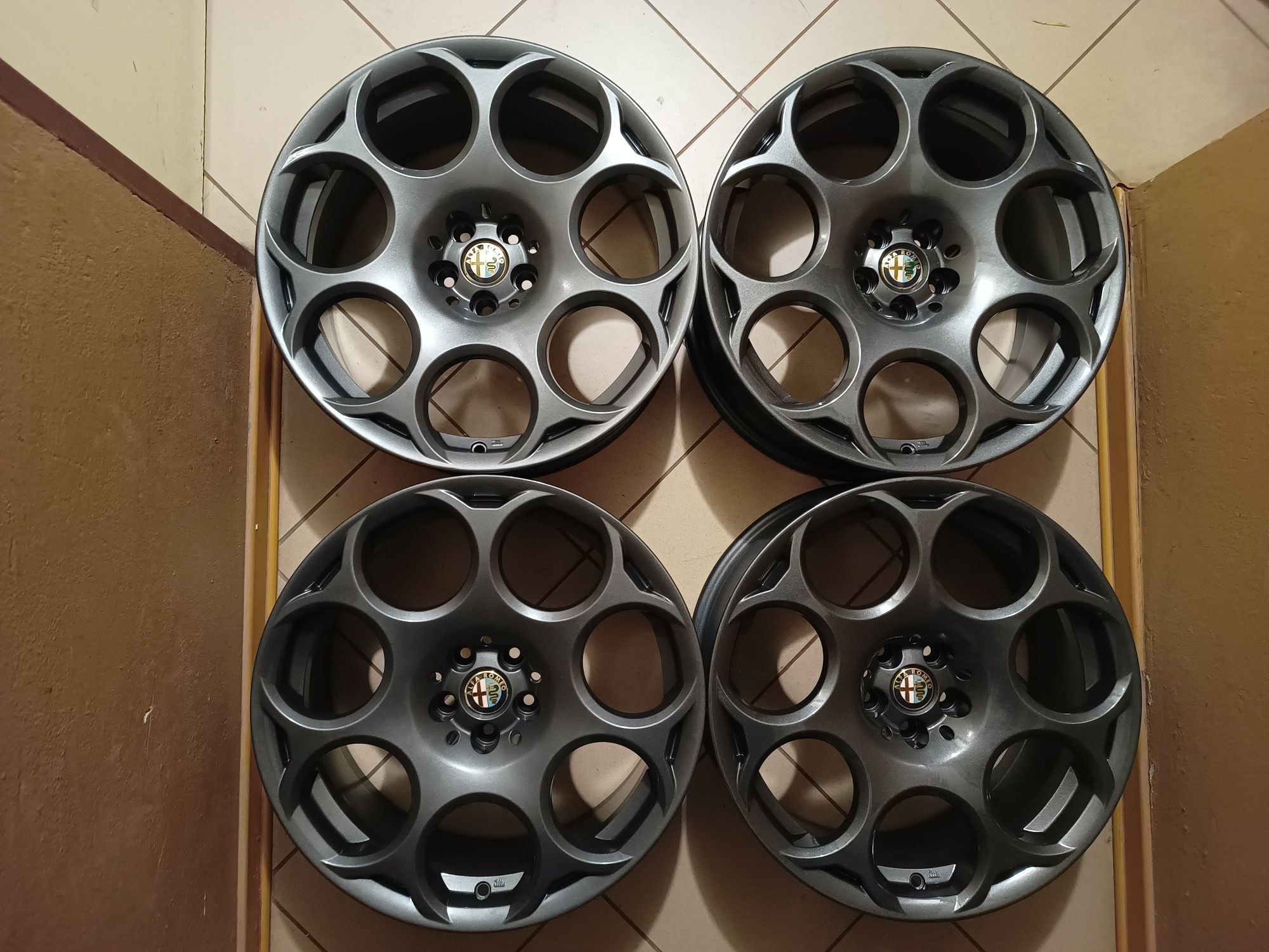 Felgi 5x98 18" Alfa Romeo GT Blackline II 147 156 GTV Spider GTA