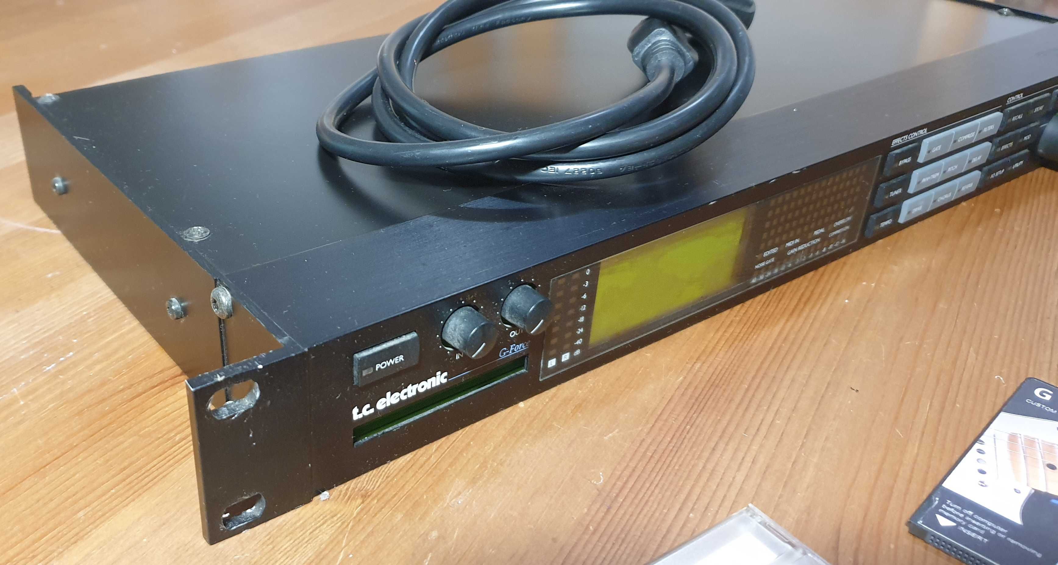 Processador de efeitos TC Electronic G-Force + G-card