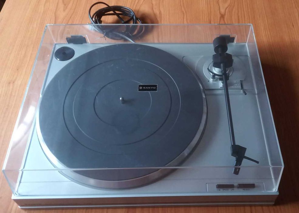 Gira-Discos Sanyo TP240