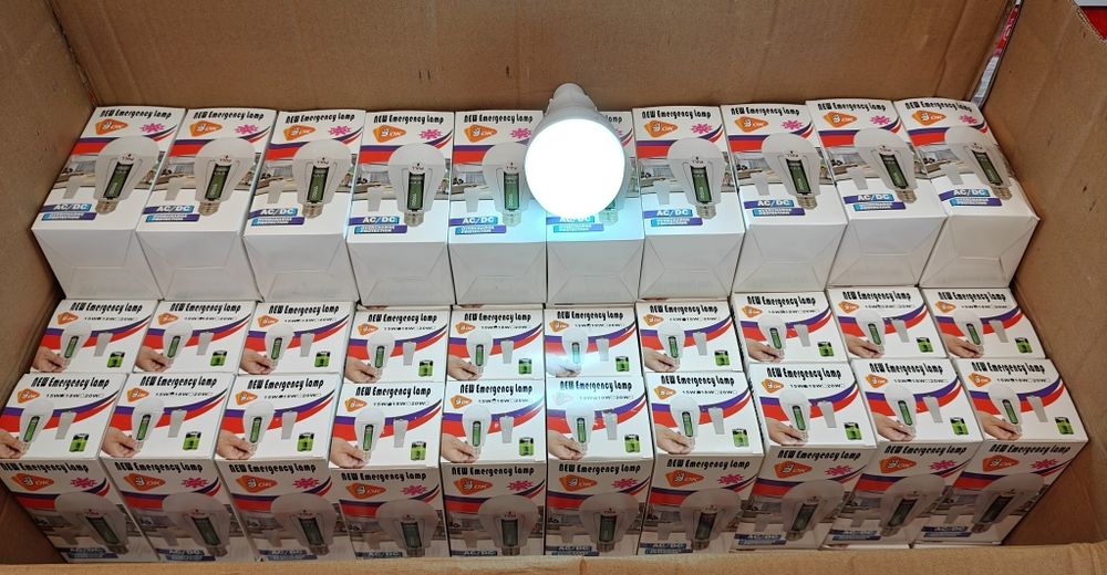 Лампа с аккумуляторами 18650 и цоколем е27 кемпинговая с крючком