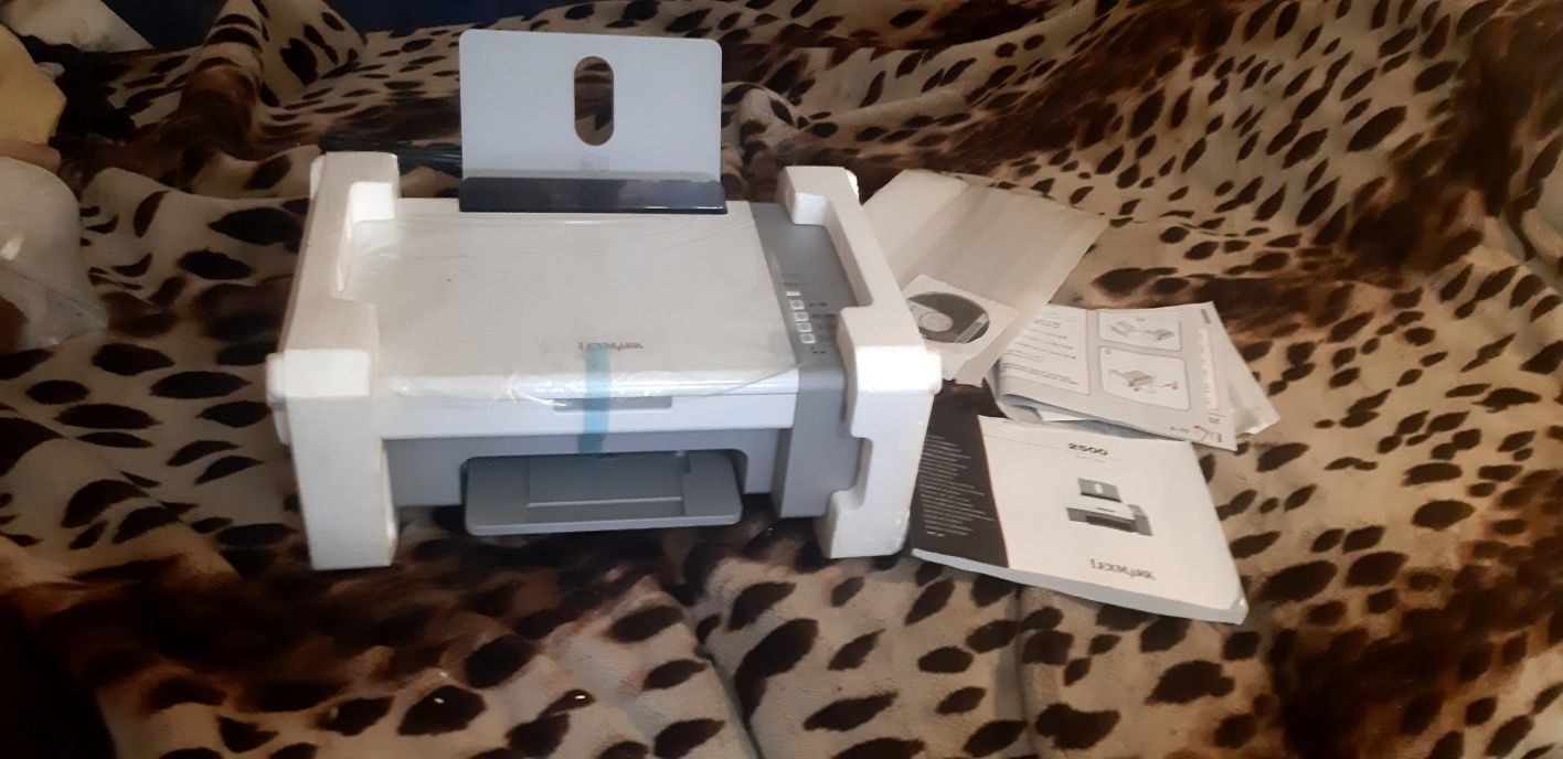Продам принтер Lexmark x2500(цветной),абсолютно новый,без катриджа