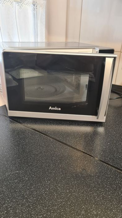 Mikrofala Amica  700W