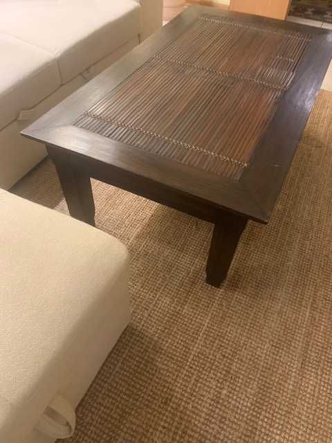Mesa de centro em madeira e bambu
