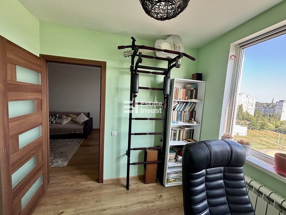 У продажу 4 кімн.кв.за адресою вул. Амосова,13.