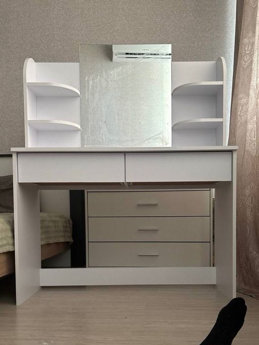 Продаю косметичний столик