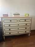 Comoda vintage com tampo em marmore rosa