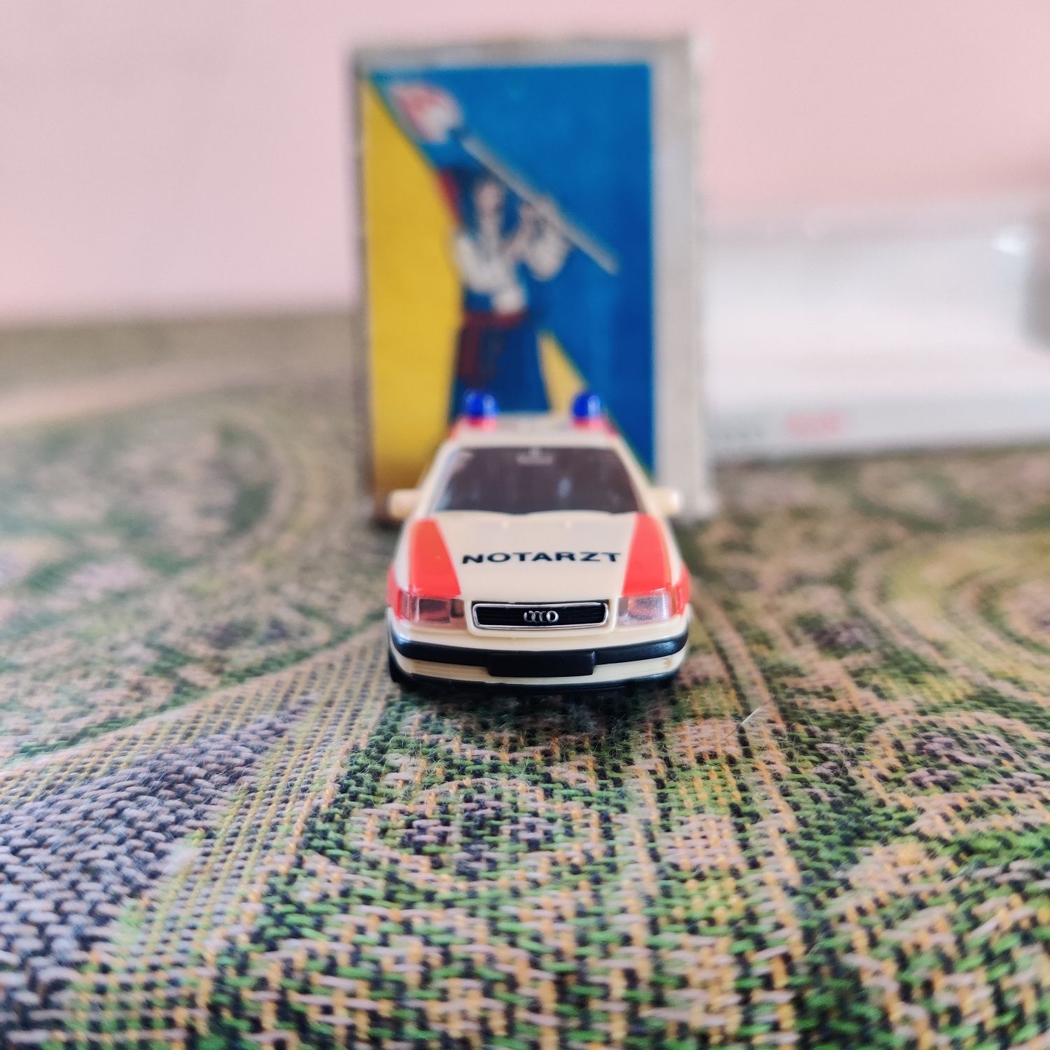 1:87 Audi 100 C4 Notarzt – Rietze