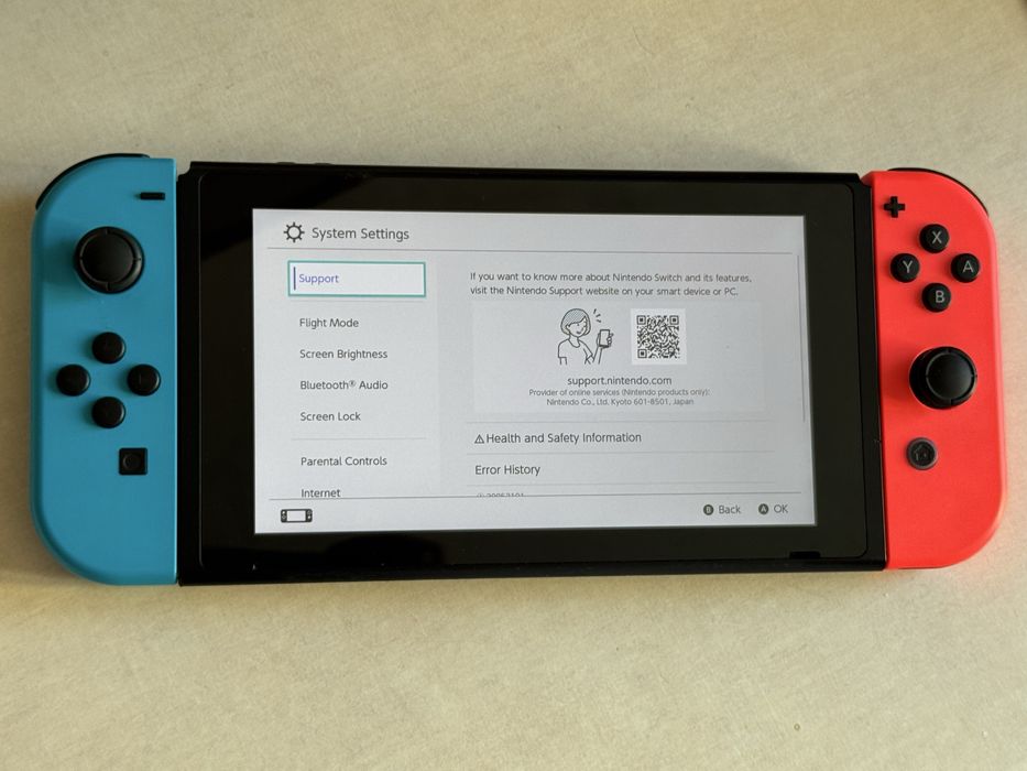 Nintendo Switch V2, idealny stan, duzy zestaw, JoyCon grip, strap,32GB