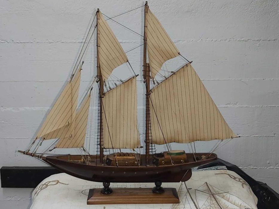 Barco vela antigo modelo Bluenose