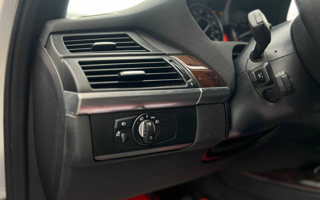 BMW X5 2010 року