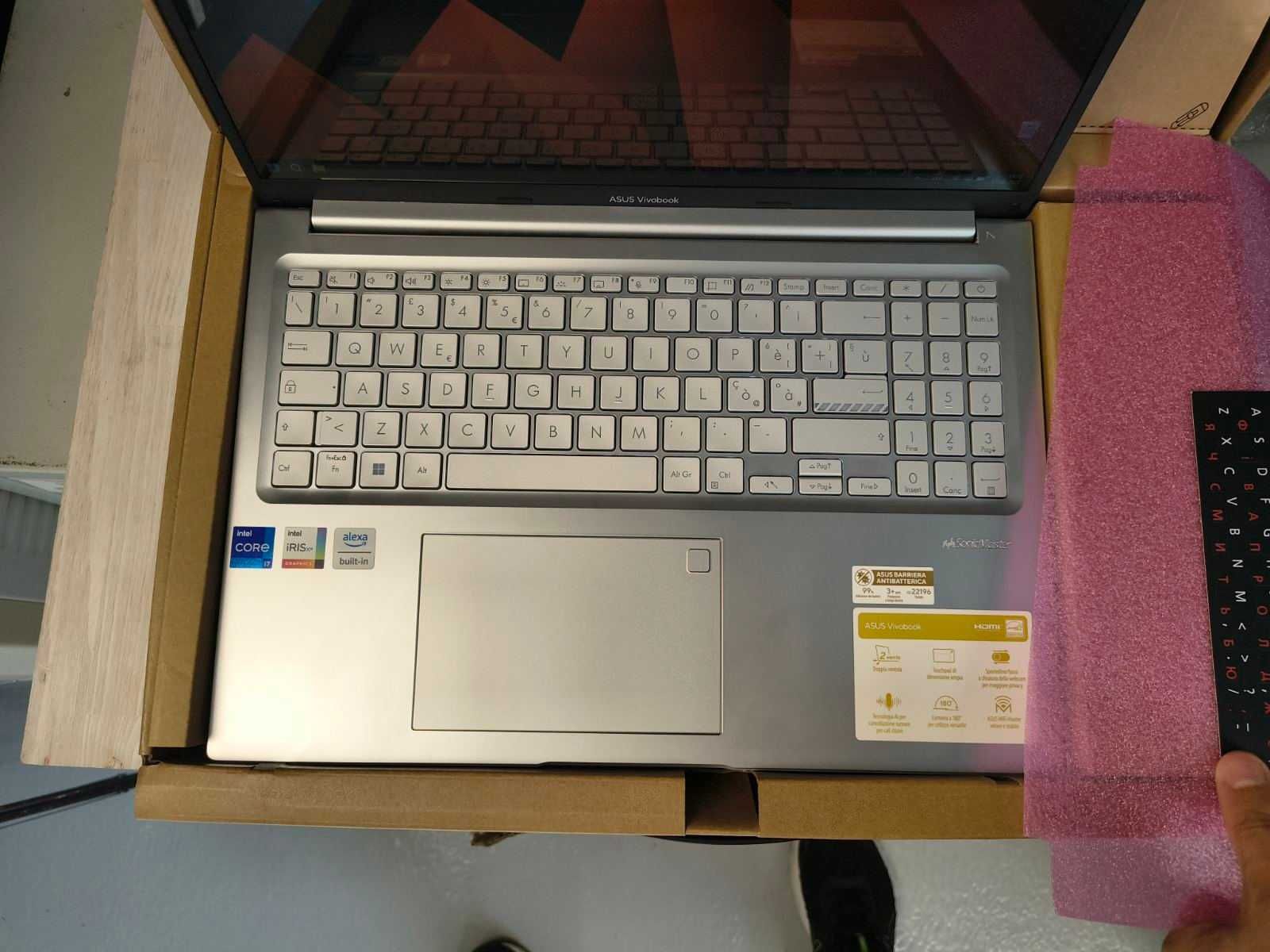 Гарний ASUS Vivobook 16 X1605V (i7-13700H-24Gb-DDR4-1Tb-SSD-W16-IPS)