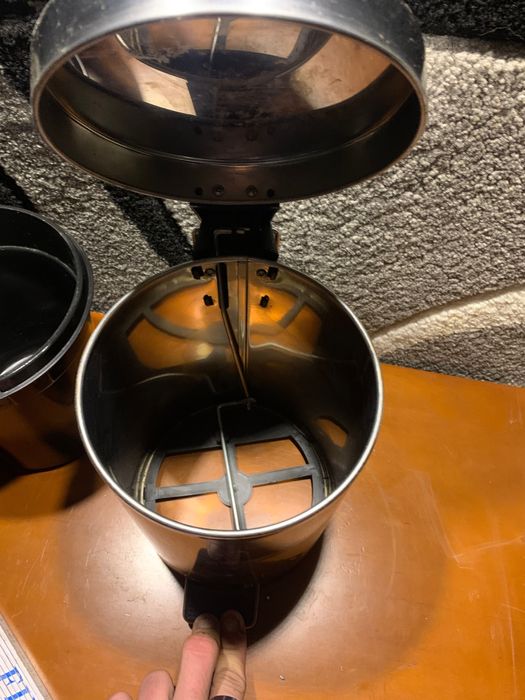 Pojemnik na śmieci do biura