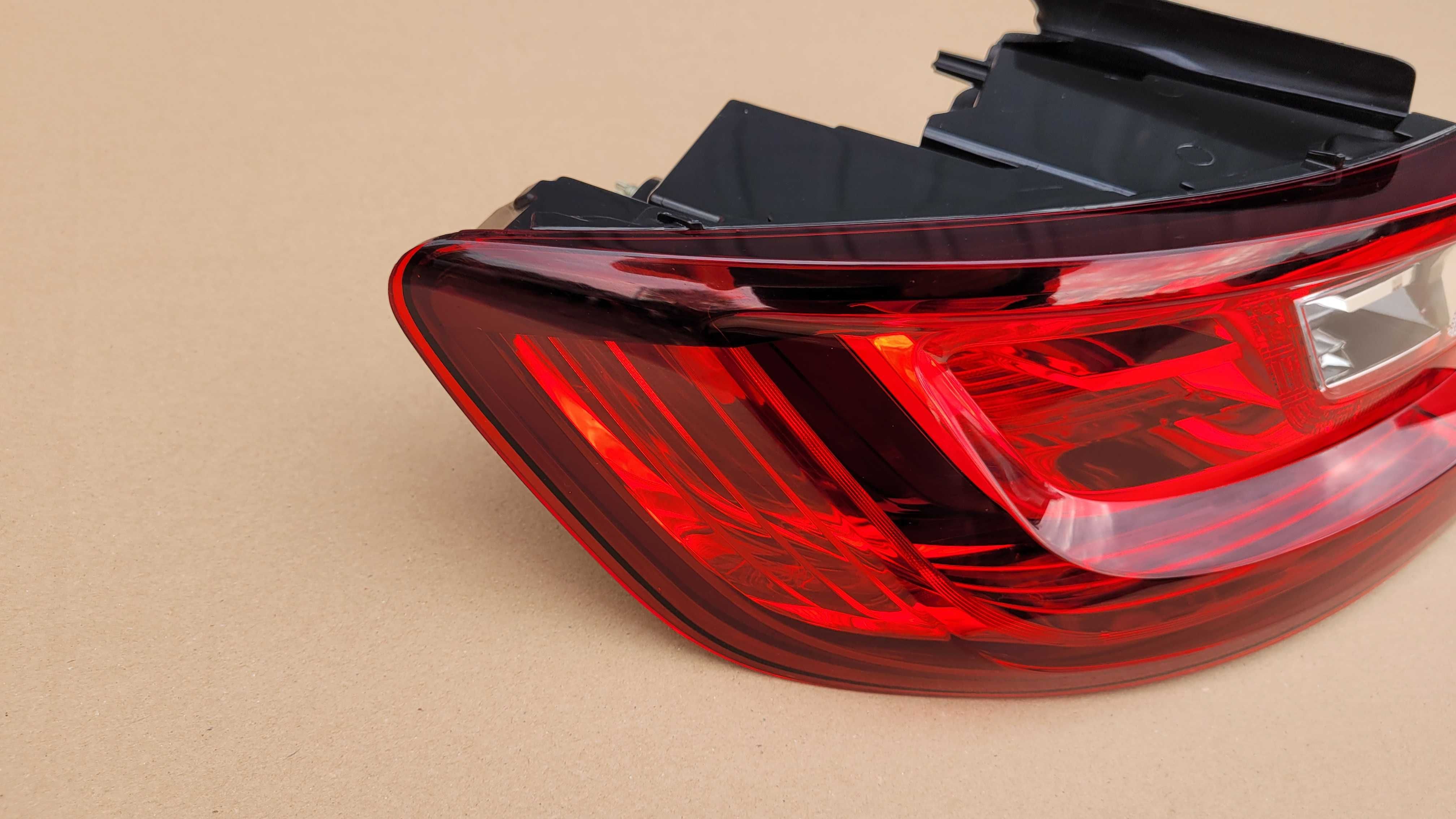 Renault megane IV 4 lewa lampa tylna w błotnik