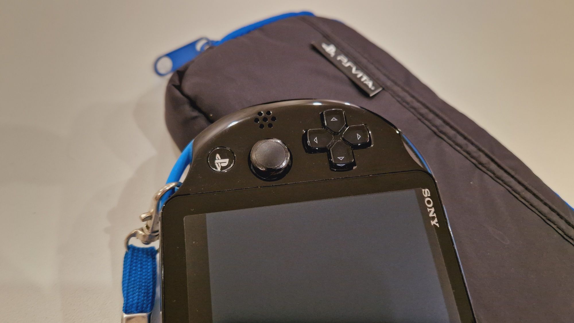 Sony Ps Vita Slim 65 игр + чехол!