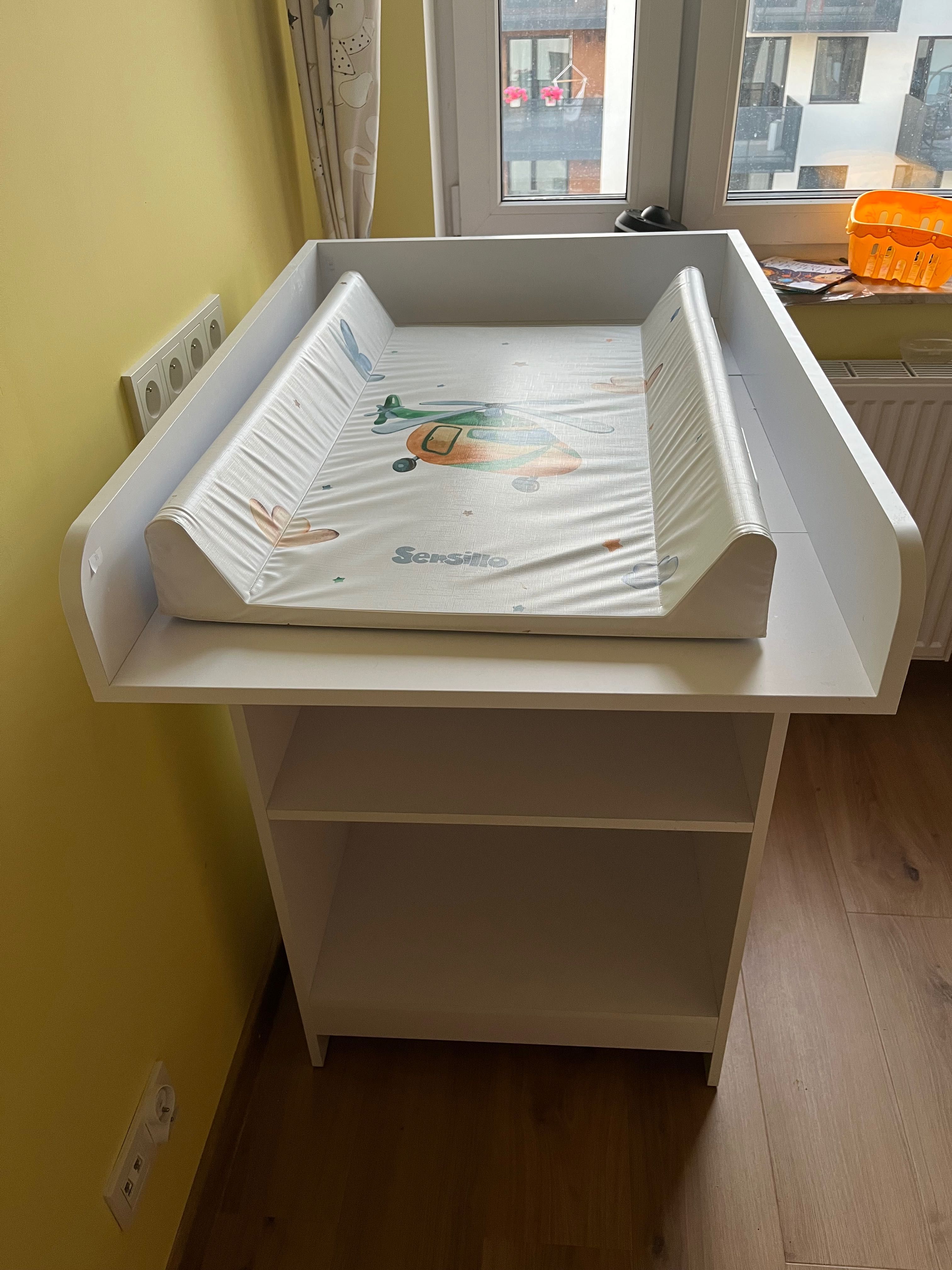 Przewijak z szafką i materacykiem