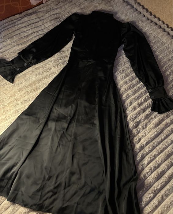 Сукня атласна с розмір максі