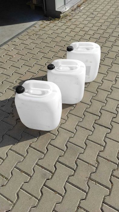 Baniaki / kanistry 30 litrów - tanio. 20 sztuk.