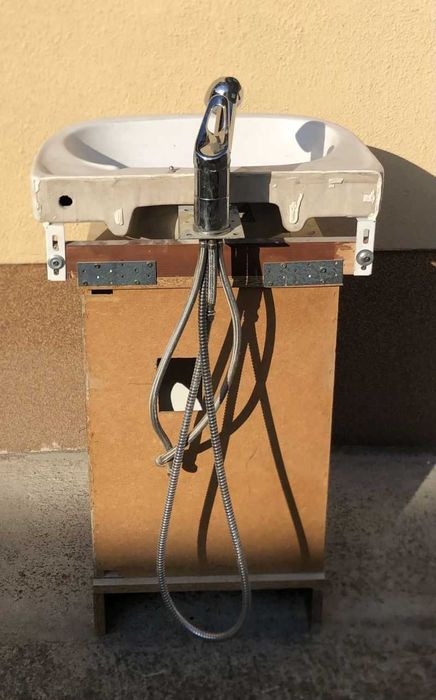 Umywalka z baterią + szafka. Na czas remontu i wykańczania mieszkania