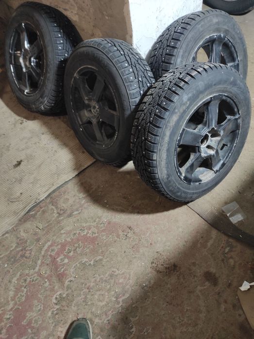 Шини на дисках.Зима,шиповка.
