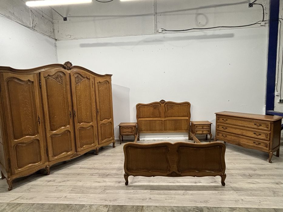 Piękny komplet mebli do sypialni w stylu ludwikowskim