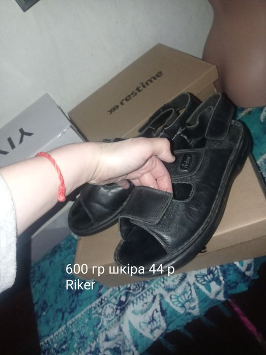 Босоніжки фірмові шкіра