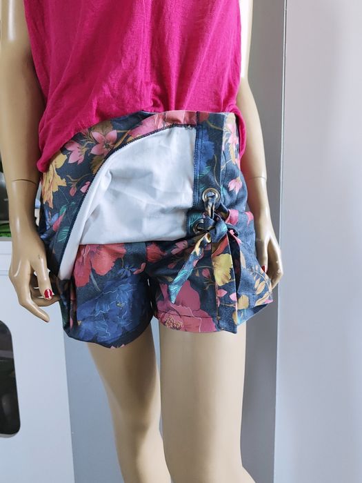 Stradivarius spódnico-spodenki letnie lato jeansowe w kwiaty 38