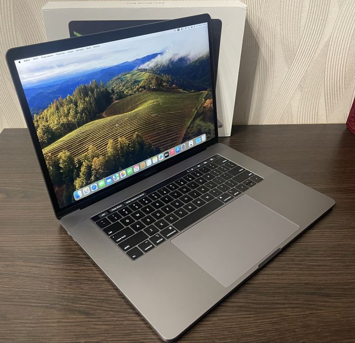 Apple MacBook Pro 15” (A1990) 2019р — i7 9750H / 32GB / 512GB /4GB