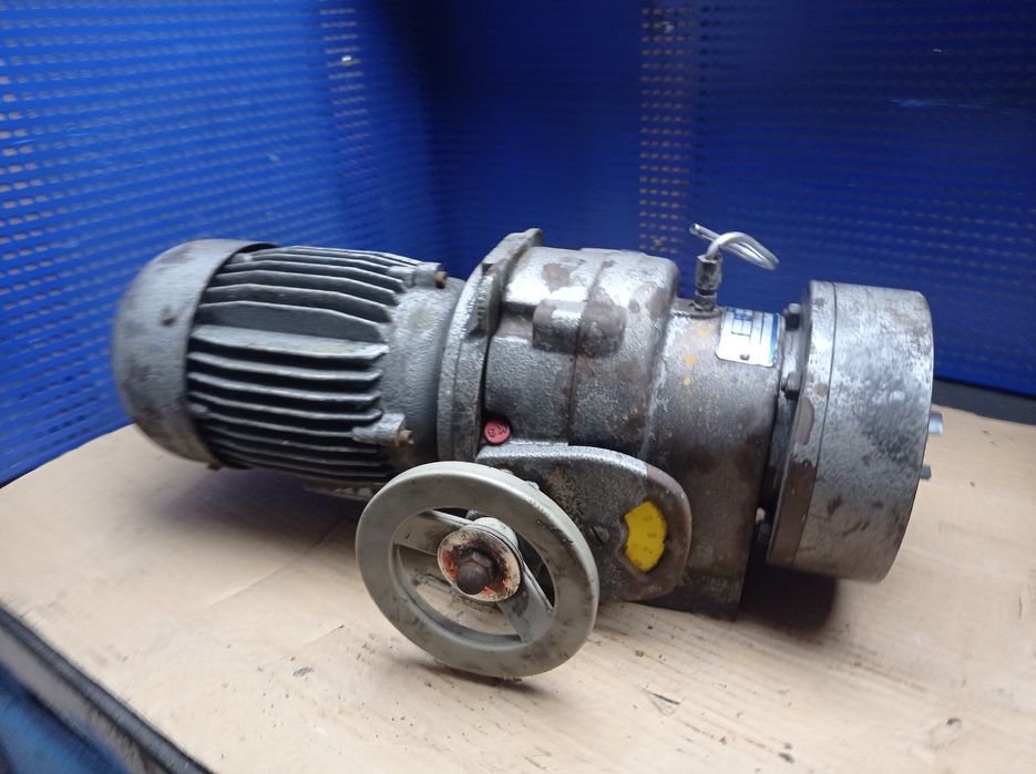 Przekładnia 100/min silnik 0,37kw wariator  motoreduktor