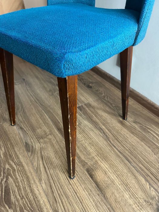 Krzeslo tapicerowane PRL Muszelka