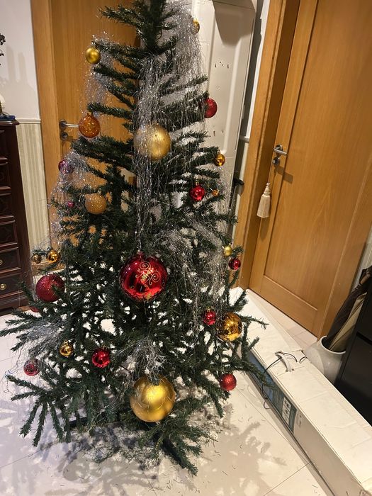 Árvore de Natal com enfeites