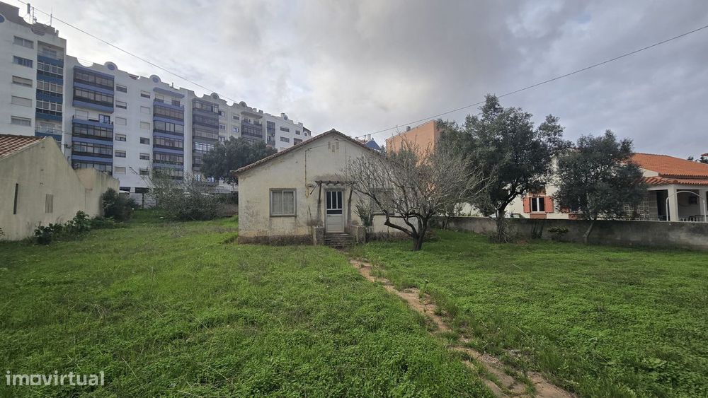 Terreno para construção em Mem-Martins