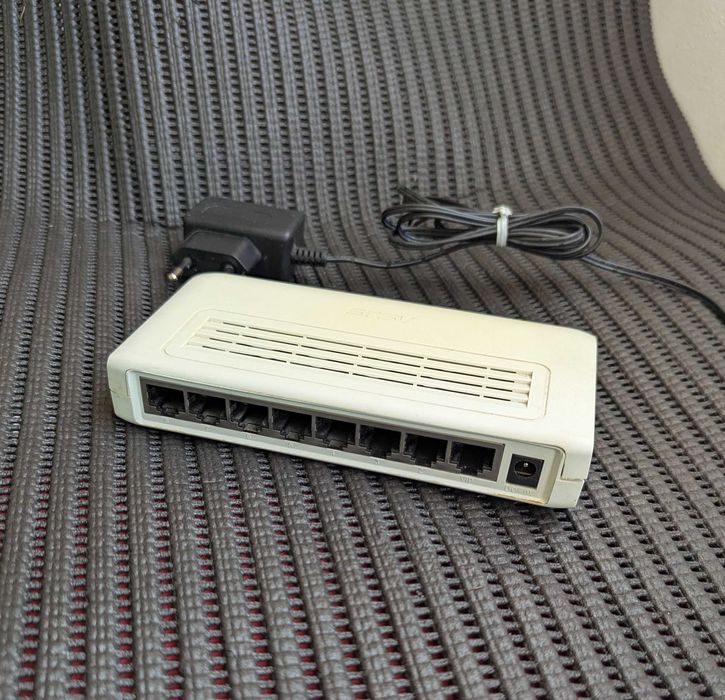 Продаю Asus GX1008B – 8-портовий cвітч комутатор 100мбіт