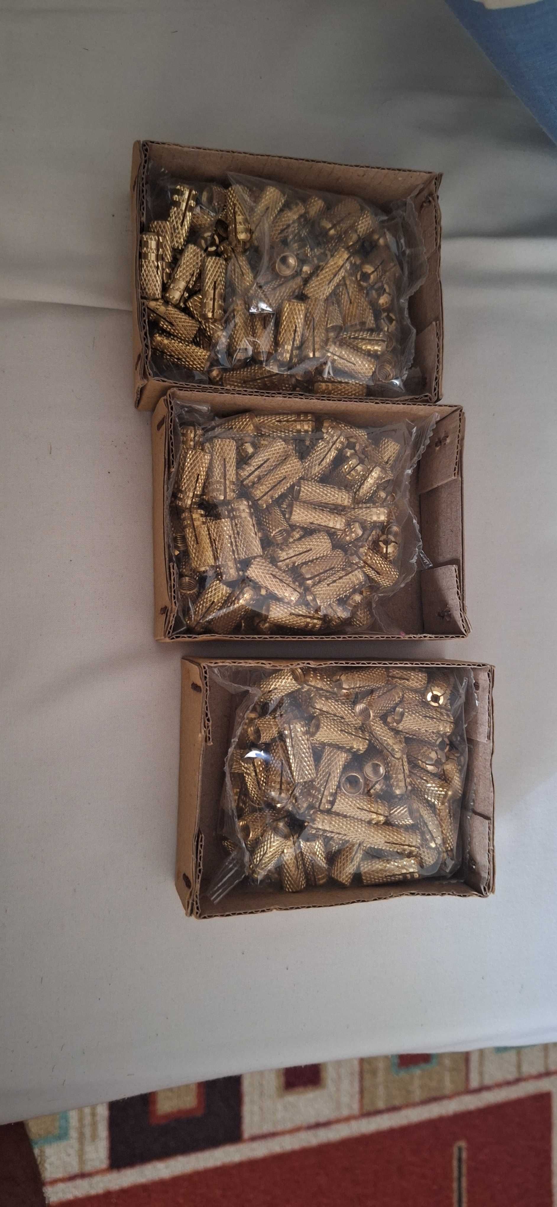 3 caixas de buchas de Latão